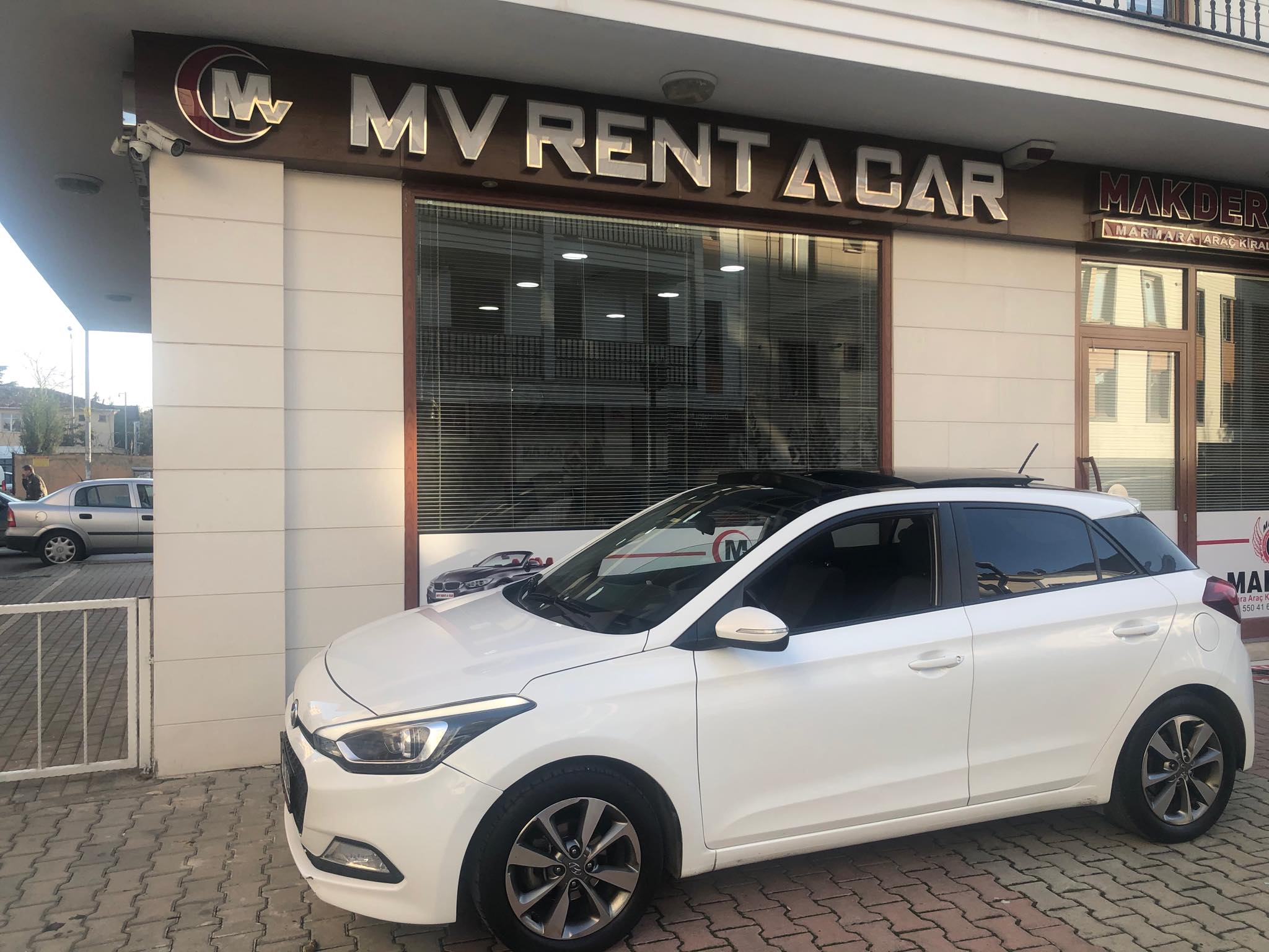 HYUNDAİ İ20 OTOMATİK MANUEL RENK SEÇENEKLERİYLE